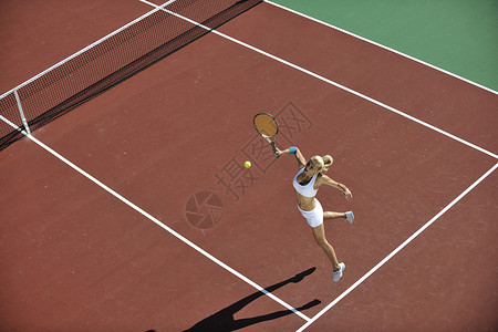 比赛用球年轻妇女户外打网球乐趣活动女性法庭比赛娱乐成人运动运动员女士背景