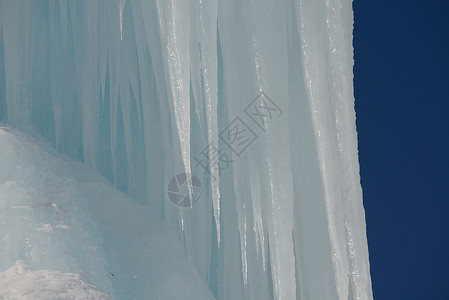 冰雪风格水晶喷泉天气装饰液体冻结蓝色概念季节性背景图片