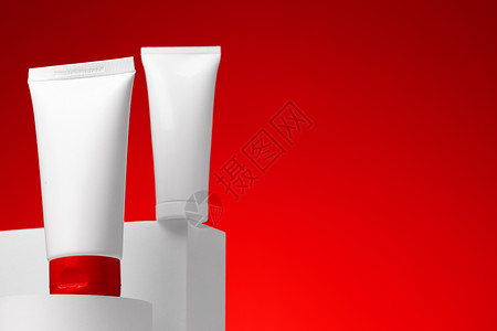 红底的白化妆品皮肤护肤容器奶油润肤卫生背景管子红色空白凝胶产品护理背景图片