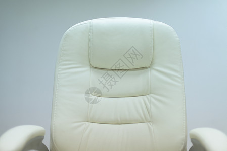 白白办公椅房间椅子奢华经理白色桌子座位车轮管理人员风格背景图片