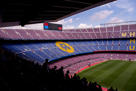 西班牙巴塞罗那Camp Nou博物馆蓝色楼梯观众沥青杯子座位运动操场全景背景图片
