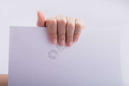 手持纸办公室推介会商业床单公告笔记手指白色广告牌卡片背景图片