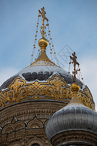 圣公堂的金圆顶 在明晴的冬天寒冷的日子里 正统教堂 近视中背景图片