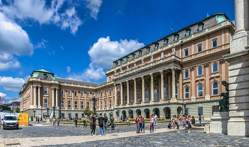 匈牙利布达佩斯布达城堡宫的狮子围场遗产建筑学中心首都旅行国家联盟建筑吸引力街道背景图片