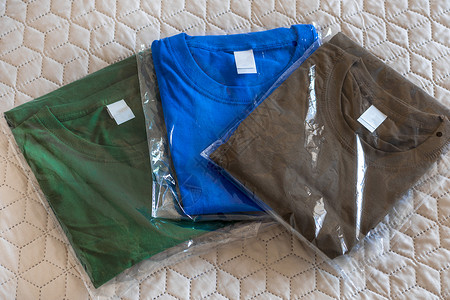绿色T恤成型的T恤颜色不同 在店里穿运动服背景