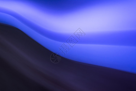 蓝色烟雾效果黑色背景上的蓝色光 照片效果 线条和波浪背景