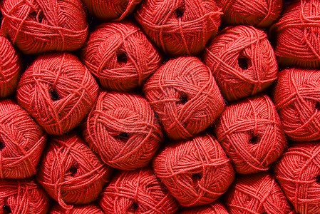 红色羊毛球 漂亮的彩色羊毛球 羊毛质地 纱线束 针织的天然材料 创意 抽象的 diy 背景手工橙子织物纤维编织纺织品绞线钩针棉布背景图片