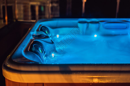 透明水气素材热水浴池 电镀池 在城市以外休息 带水气池的温泉水浴室管子木头洗澡按摩蓝色管道享受酒店旅行背景
