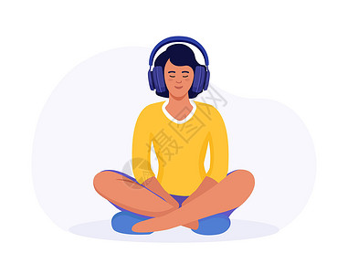 在莲花位置冥想的女人 戴着耳机练习引导冥想的女孩 播客 在线培训 广播 带耳机的角色听音乐 在耳机里欣赏歌曲设计图片