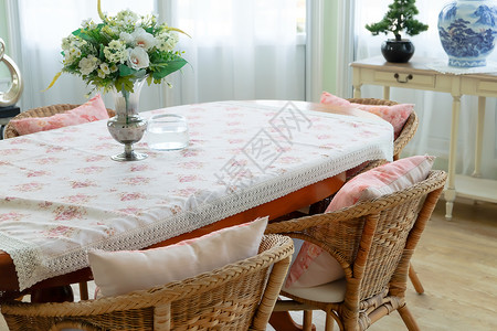 餐厅室内设计和装饰设计住宅家居桌子阳光用餐餐桌枕头椅子房子奢华背景图片