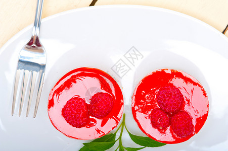 覆盆子果冻山莓奶制品高清图片