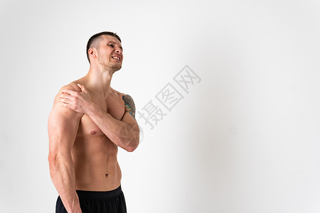 一个白人背景的白人肩关节肌肉酸痛 受伤 病重 肌肉发达 紧张的红色关怀 病痛诱人背景图片
