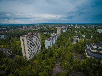 鬼娃娃普里皮亚季 一个鬼城 灾难的后果 一个没有人的城市现在的样子 乌克兰 切尔诺贝利环境公园废墟异化事故森林植物旅行危险活力背景