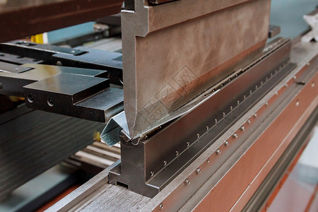 弯曲镀锌板板金属2毫米厚厚 用于弯曲的特殊机器的金质背景图片