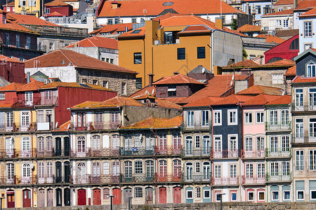 葡萄牙波尔图的多彩房屋高清图片