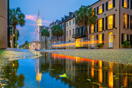 美国南卡罗来纳州Charleston市中心城区历史景观旅行市中心建筑学日落街道历史性吸引力地标教会背景