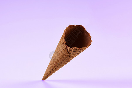 冰淇淋模板白上孤立的冰淇淋巧克力面包甜筒 食品 美食 餐饮 装饰 广告和设计模板等概念 特写背景