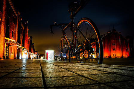 关东地区夜间横滨自行车Load Bike城市景点旅游踏板建筑群建筑车轮摩天大楼机构车手背景