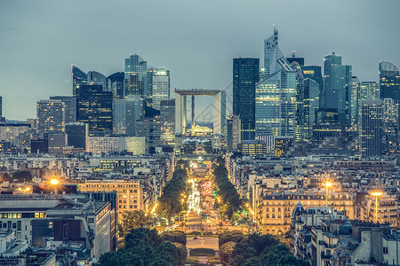 国防 巴黎商业区 在黄昏蓝色工作摩天大楼天空交通防御天际天线建筑学旅行背景图片