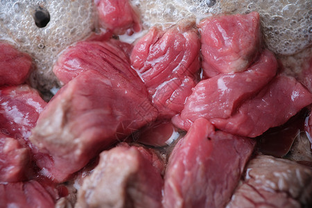 煎锅炒猪肉片 传统肉盘背景图片