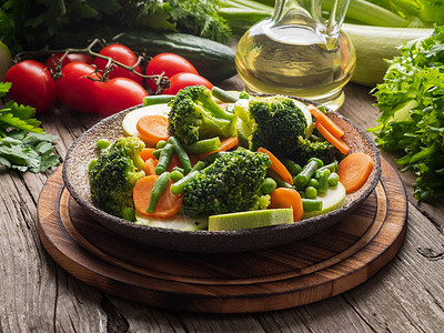 混合煮熟蔬菜 蒸汽蔬菜 用于低热量饮食的低卡路里餐饮乡村食物低脂肪沙拉豆子盘子美食橙子美食家菜花背景图片