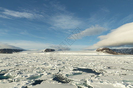 六月的海弗朗兹约瑟夫土地附近巴伦支海夏季的海冰冷冻生态气候旅游旅行气候变化危险冰山冰川环境背景