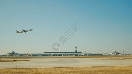 迪拜机场客机在机场起飞跑道上空飞来飞去航班航空飞机力量天空旅游蓝色嘉年华货物喷射背景