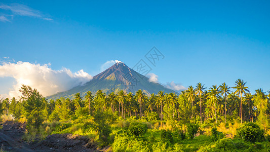 活跃火山马荣火山是一座活跃的成层火山 位于菲律宾吕宋岛比科尔地区的阿尔拜省 因其对称的圆锥形状而被誉为完美的锥体旅行海湾顶峰城市农业场地背景