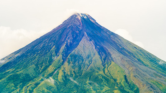 马荣火山是一座活跃的成层火山 位于菲律宾吕宋岛比科尔地区的阿尔拜省 因其对称的圆锥形状而被誉为完美的锥体热带农业土地稻田草地顶峰背景