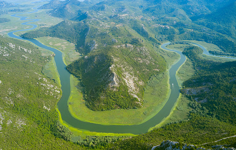 克诺耶维察黑山山区的Crnojevicha河仙境鸟瞰图旅行地标河流场景天线国家绿色蓝色背景