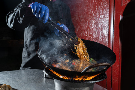 厨师透明素材Funchoza饭面和蔬菜烹饪在wokpan点火厨师食物美食胡椒街道油炸厨房大豆红烧炒锅背景