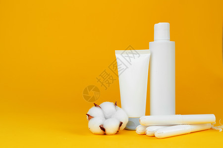 女性医疗卫生棉条和淋浴凝胶瓶女性化白色健康经期卫生棉布妇科沐浴露药品医疗背景图片