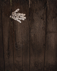 白棕榈和旧破旧木灰板上的指纹日志林业壁炉金属手印木材木板生长松树手绘背景图片