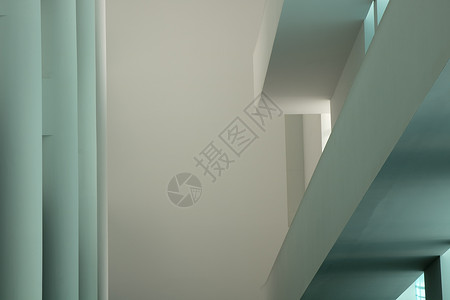 博物馆中最起码的图片艺术蓝色线条白色平行线建筑学楼梯建筑背景图片