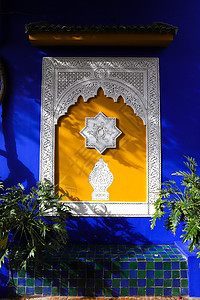 伊夫圣罗兰花园摩洛哥马拉喀什Majelle花园蓝色别墅 摩洛哥马拉喀什植物绿色植物学旅游建筑学房子棕榈窗户花园热带背景