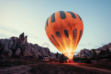内夫谢希尔土耳其卡帕多西亚 第一批火焰机组人员天空爬坡石头场景地质学航班气球历史空气内夫背景