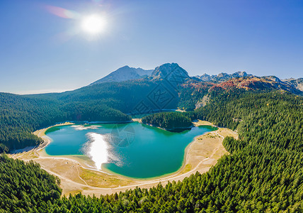 魔法湖夏天天空高清图片