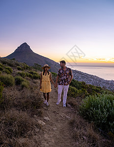 南非的日落 狮子头和营地湾的朝夕日落横幅桌子反射全景海滩远足海洋爬坡营地天空背景