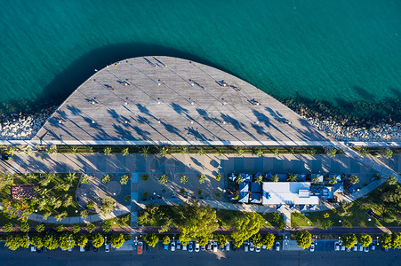 利马索尔列车的空中景象阴影地标场景海浪公园假期建筑学蓝色全景行人图片