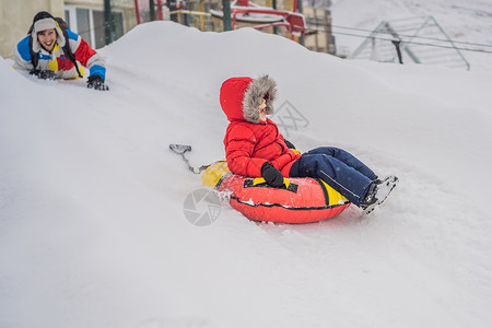 玩儿雪活动雪橇高清图片