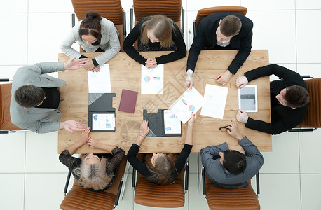 顶视图 企业队与企业文件一起使用雇员伙伴咨询桌子精神男人项目经理成人团体背景图片