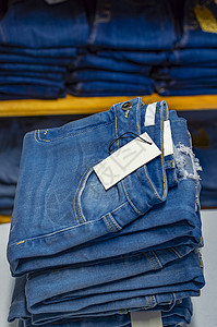 蓝色牛仔裤在其他人身上的特写 有复制空间 各种牛仔裤在其他人身上 有文字空间背景图片