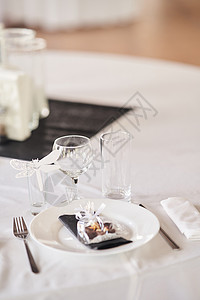 为活动聚会或婚礼招待会设定的表格接待服务桌子环境花朵婚姻刀具风格花束浪漫背景图片