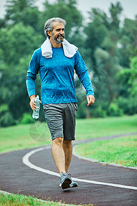老人跑步锻炼运动健身积极适合健康慢跑赛跑者慢跑运动健康生活方式耐力闲暇训练慢跑者娱乐活动赛跑者慢跑男人退休背景图片