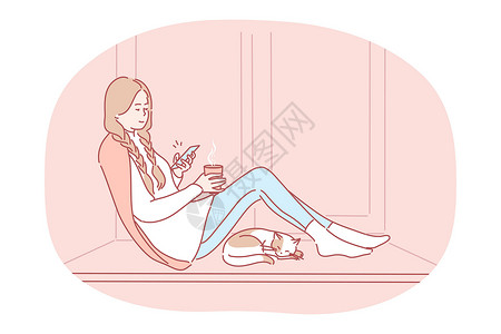 家喝咖啡在家舒适地放松 有智能手机和热饮女性娱乐窗户女孩卡通片女士工具技术公寓杯子设计图片