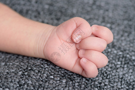 新生婴儿小手柔软度后代手指孩子毯子指甲投标宏观皮肤家庭背景图片