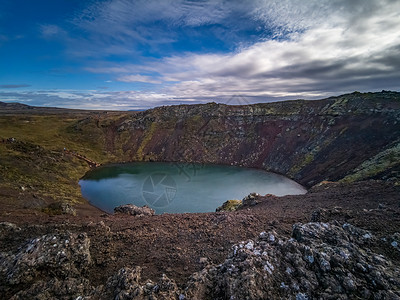 水蓝色圆环光效Kerid 火山坑顶部视图 金圆环冰岛背景