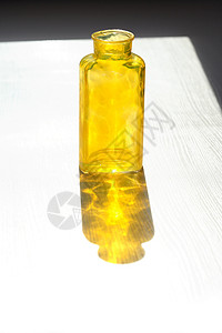 空黄色瓶背景图片