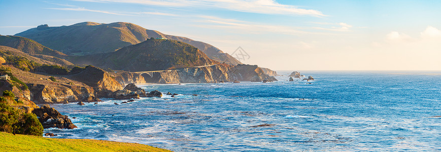 A1展板背景位于加里弗尼亚 我们地区a天空假期海岸风景旅行公路旅游岩石蓝色海洋背景