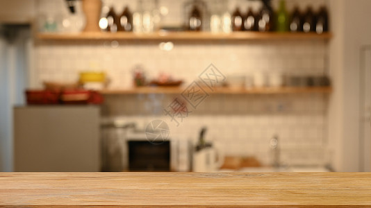 木制桌和在背景中模糊的现代厨房 用于显示或添加您的产品背景图片